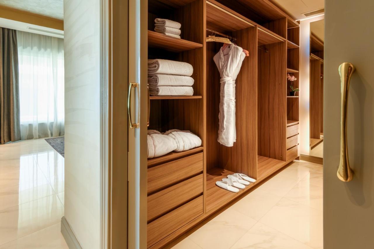 Centara West Bay Hotel & Residences 多哈 外观 照片 A walk-in closet