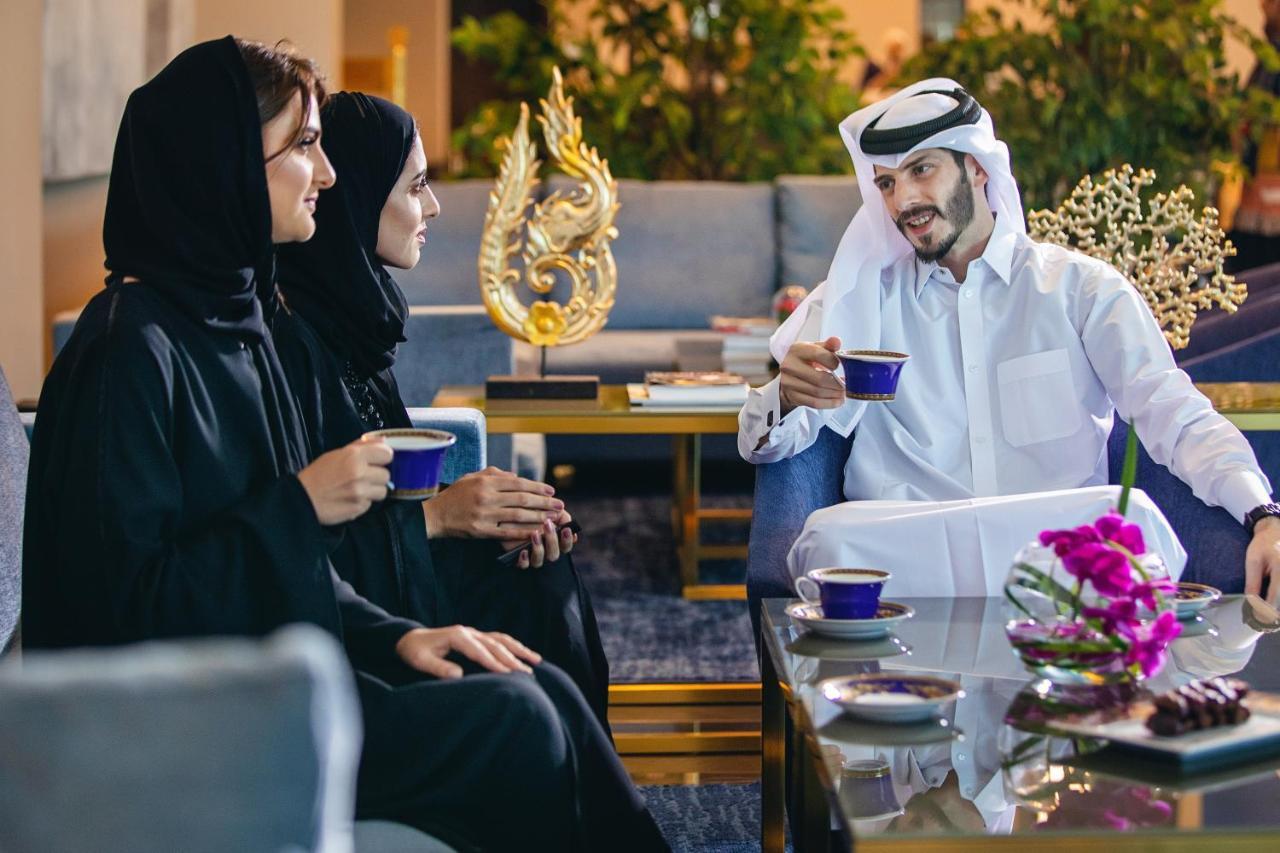 Centara West Bay Hotel & Residences 多哈 外观 照片 Arab people drinking Arabic coffee