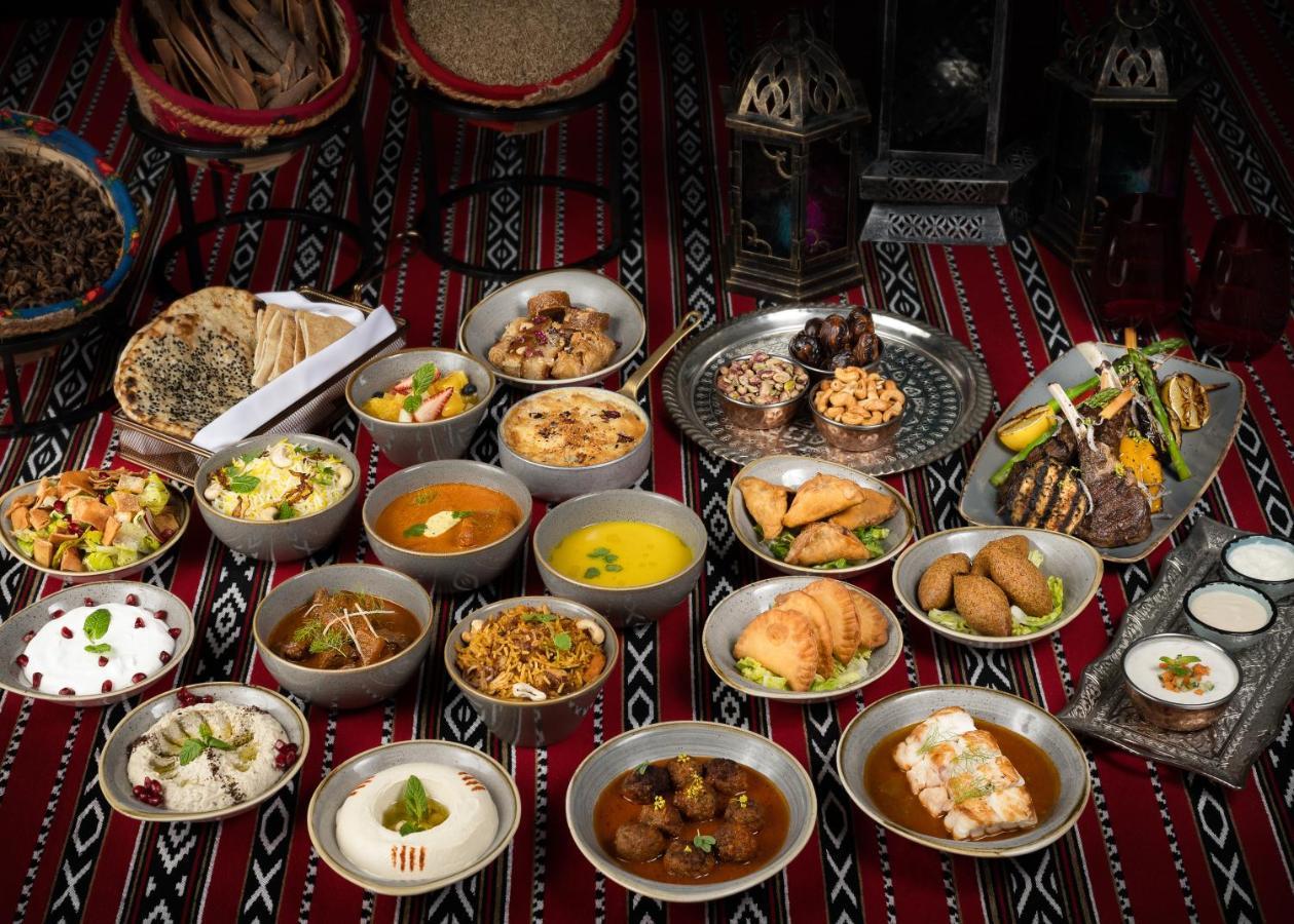 Centara West Bay Hotel & Residences 多哈 外观 照片 A selection of traditional Emirati cuisine