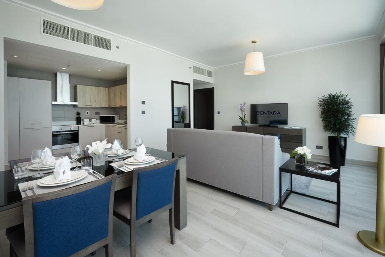 Centara West Bay Hotel & Residences 多哈 外观 照片 A living room at the hotel
