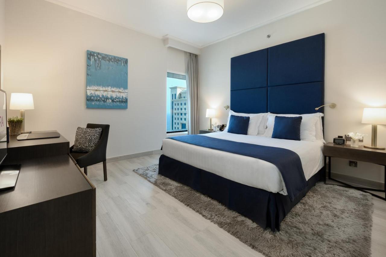 Centara West Bay Hotel & Residences 多哈 外观 照片 A bedroom at the hotel