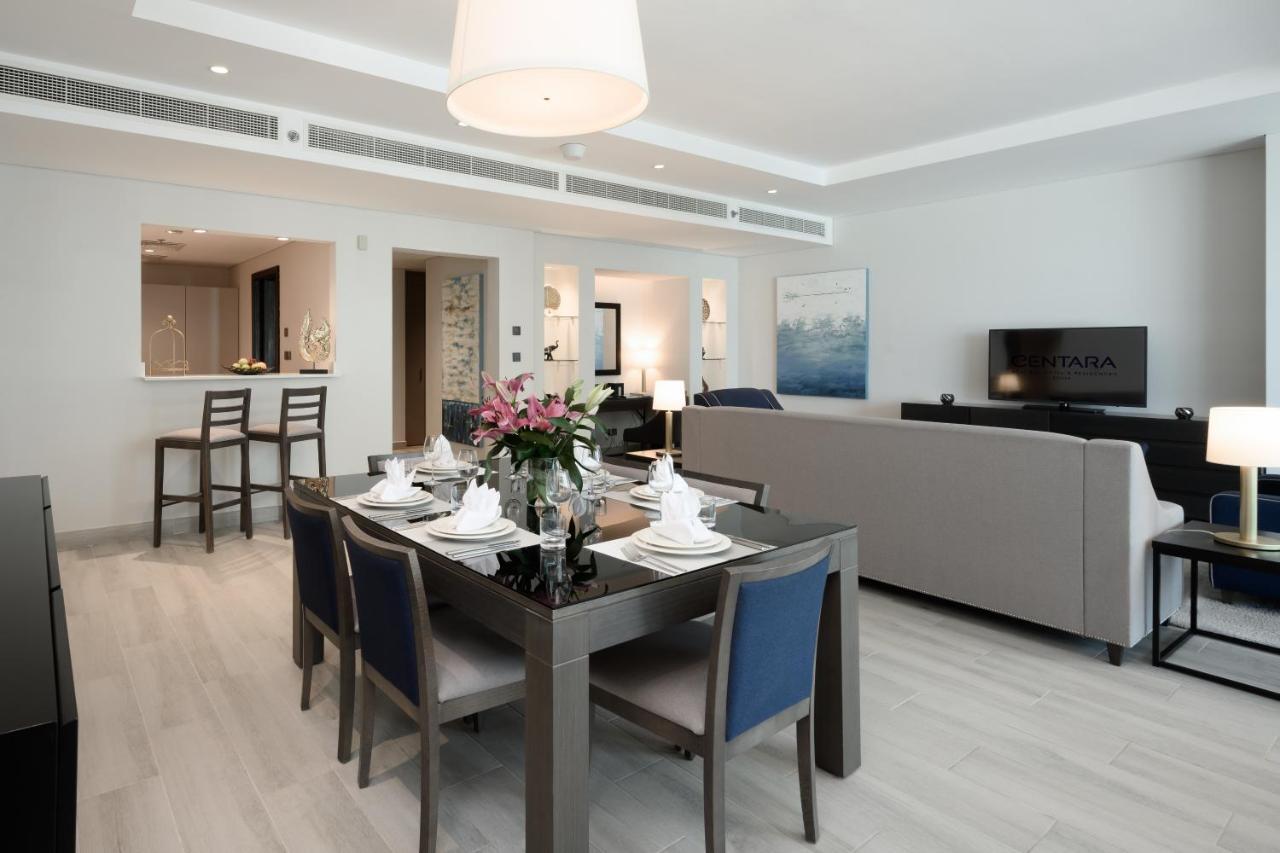 Centara West Bay Hotel & Residences 多哈 外观 照片 A living room at the Ritz-Carlton, DIFC