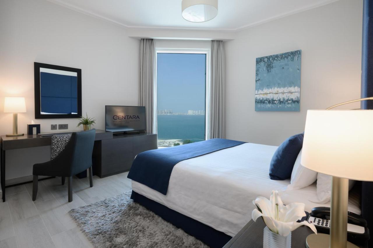 Centara West Bay Hotel & Residences 多哈 外观 照片 A bedroom at the Ritz-Carlton, Bahrain