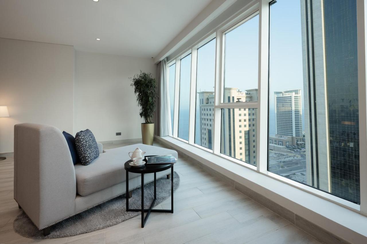 Centara West Bay Hotel & Residences 多哈 外观 照片 A view from a residential apartment