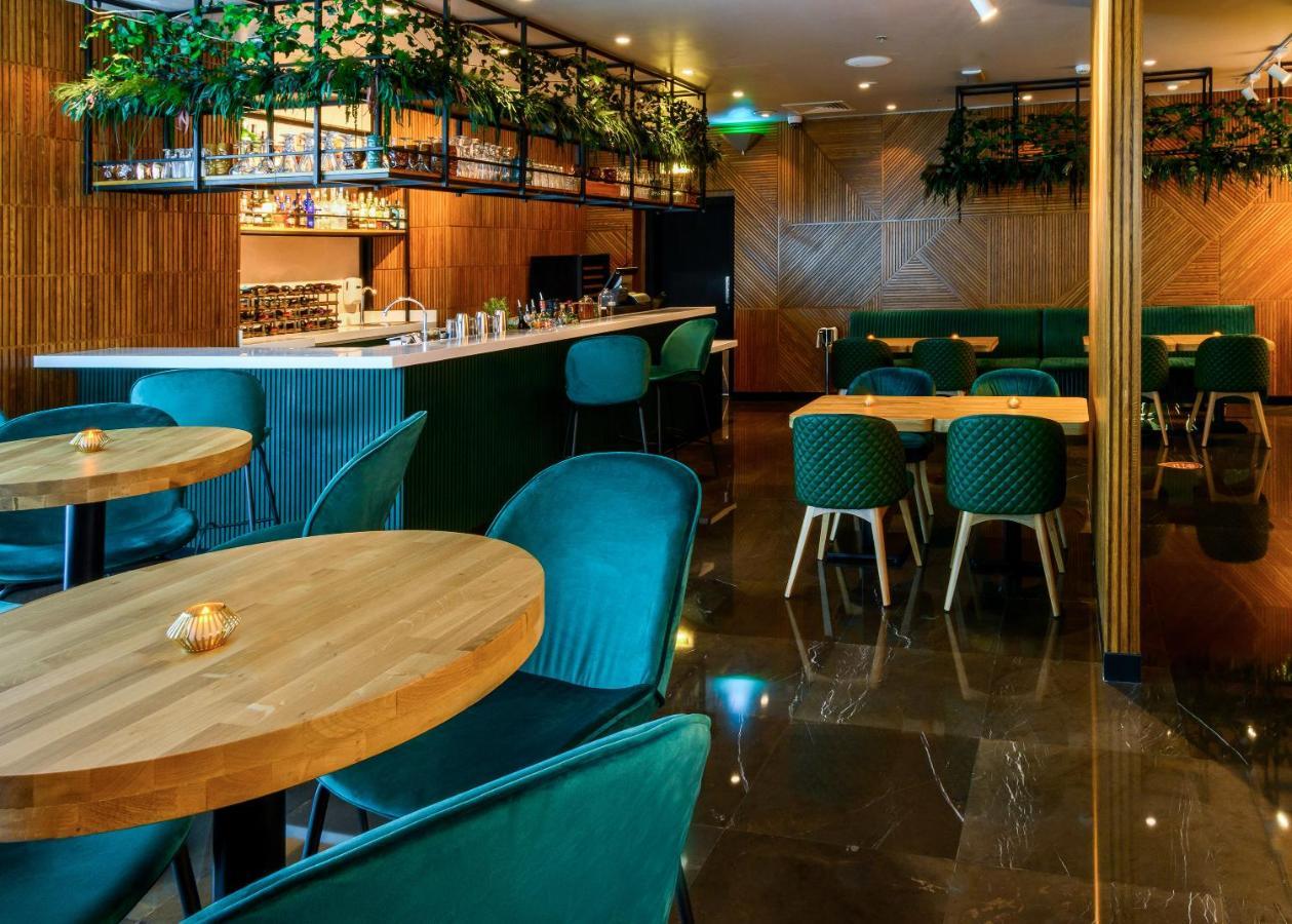 Centara West Bay Hotel & Residences 多哈 外观 照片 The interior of the restaurant