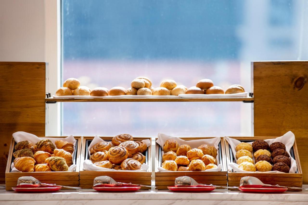 Centara West Bay Hotel & Residences 多哈 外观 照片 Bakery items